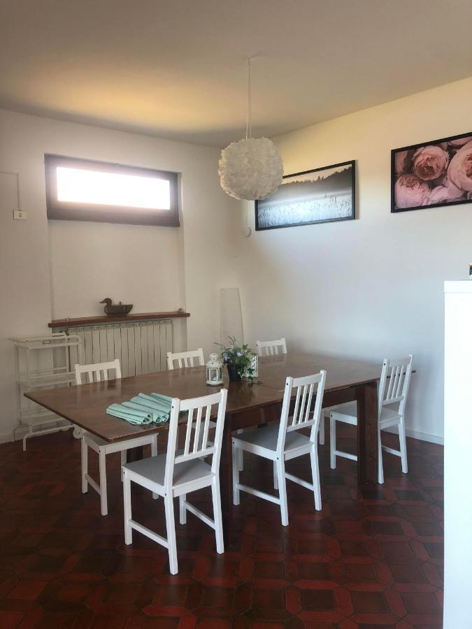Casa Gaiani Villetta In Riva Al Lago Vista Mozzafiato Varano Borghi Екстериор снимка