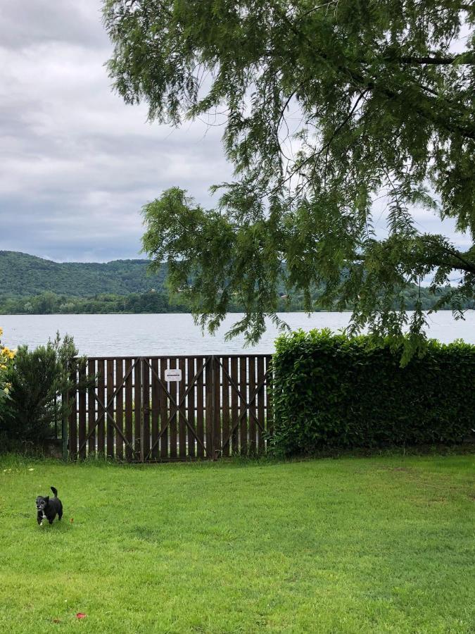 Casa Gaiani Villetta In Riva Al Lago Vista Mozzafiato Varano Borghi Екстериор снимка