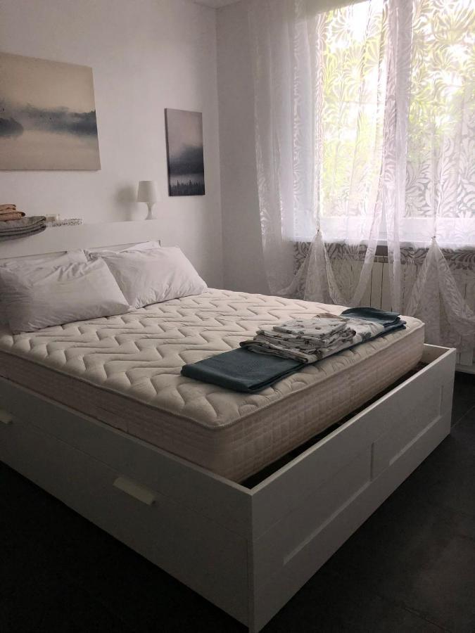 Casa Gaiani Villetta In Riva Al Lago Vista Mozzafiato Varano Borghi Екстериор снимка