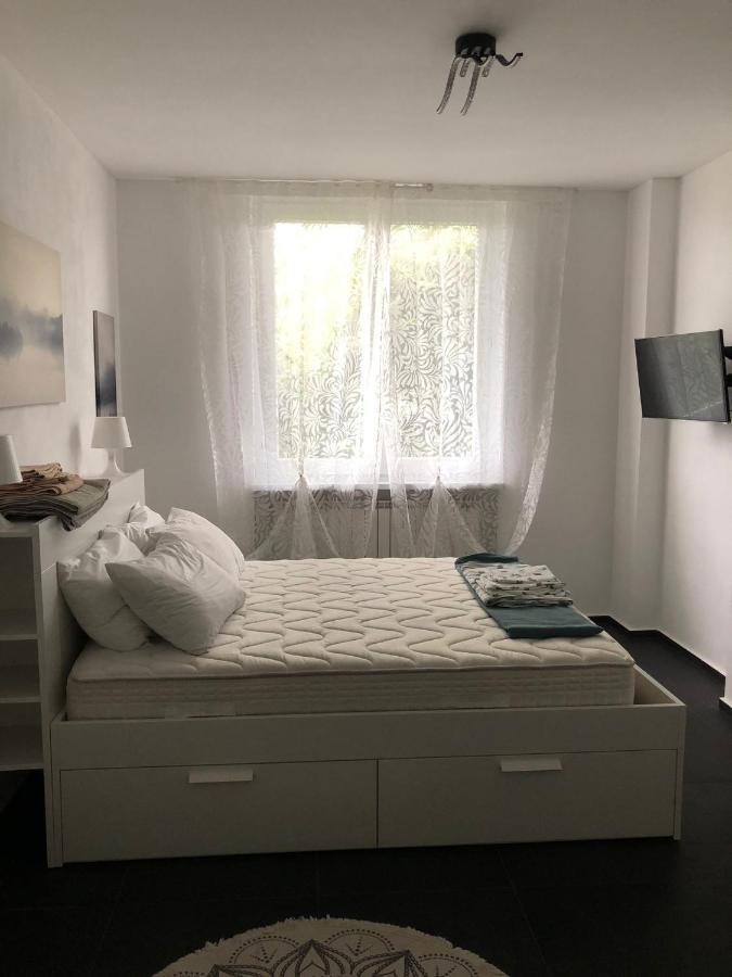 Casa Gaiani Villetta In Riva Al Lago Vista Mozzafiato Varano Borghi Екстериор снимка