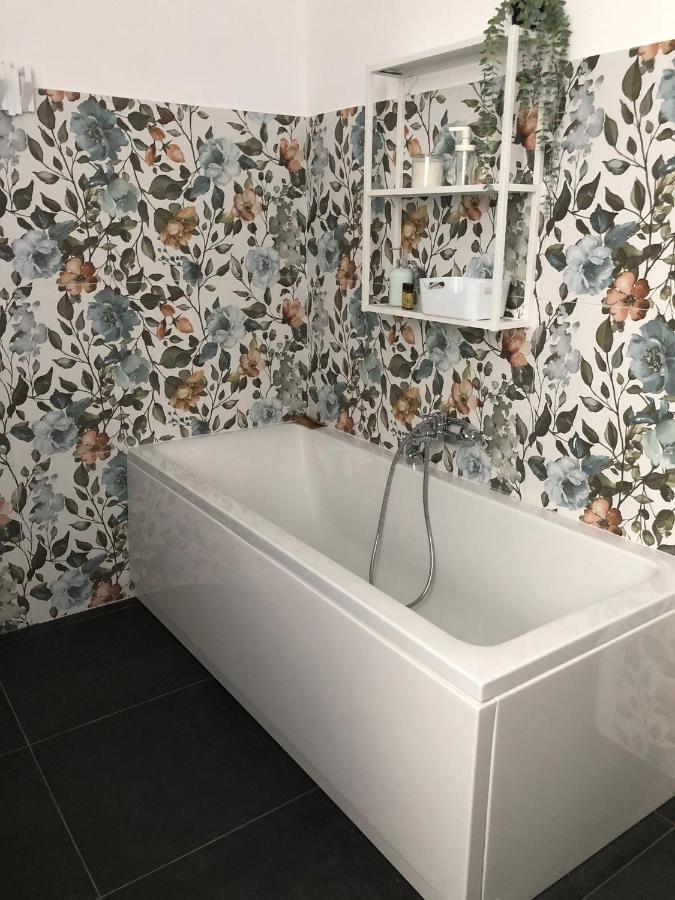 Casa Gaiani Villetta In Riva Al Lago Vista Mozzafiato Varano Borghi Екстериор снимка